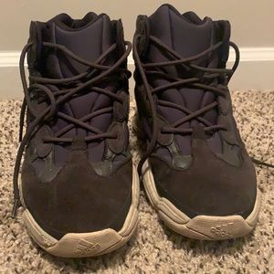 Yeezy hi top